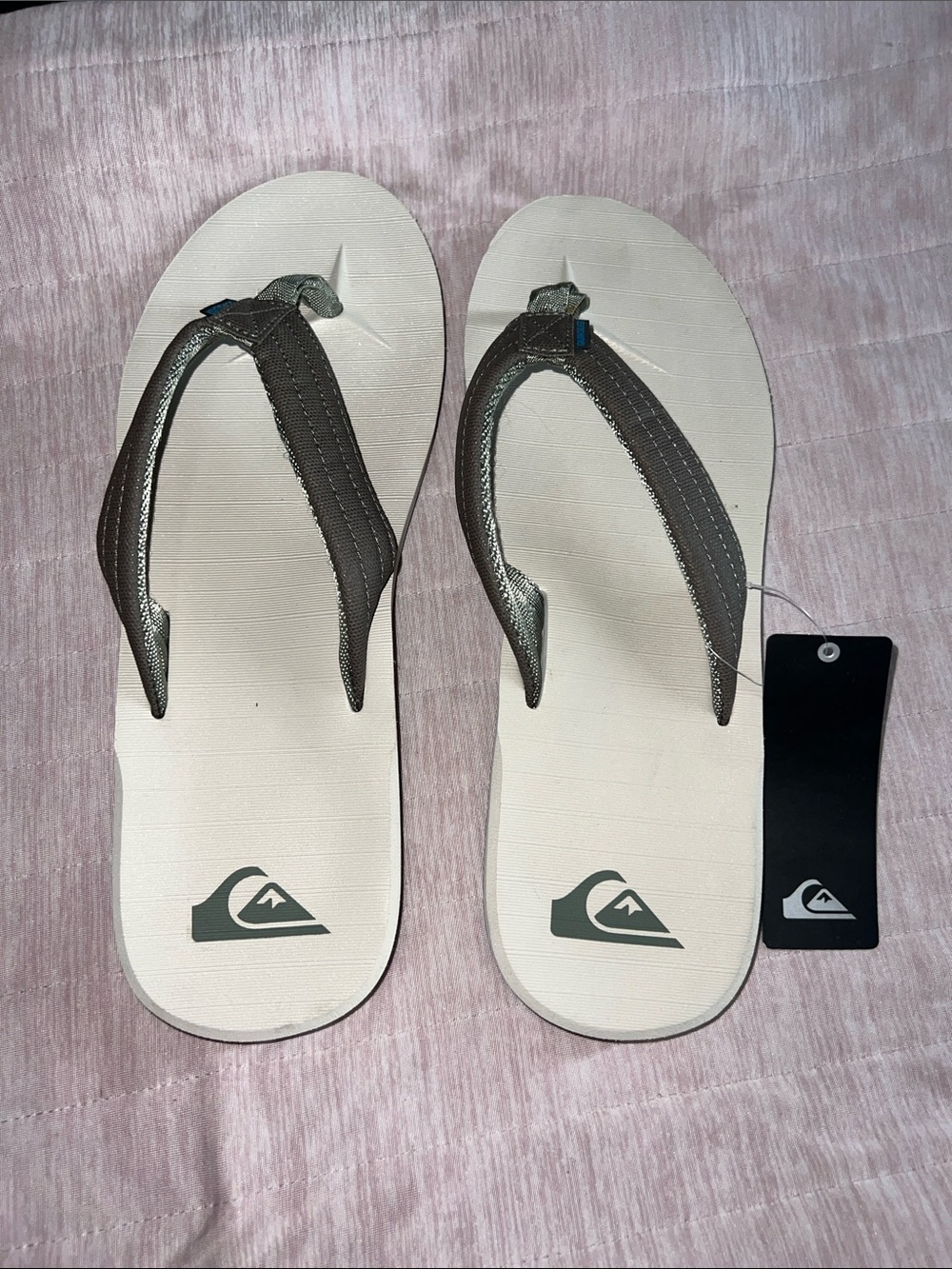 Quiksilver Carver Tropics Men’s Textured Strap Flip Flops.